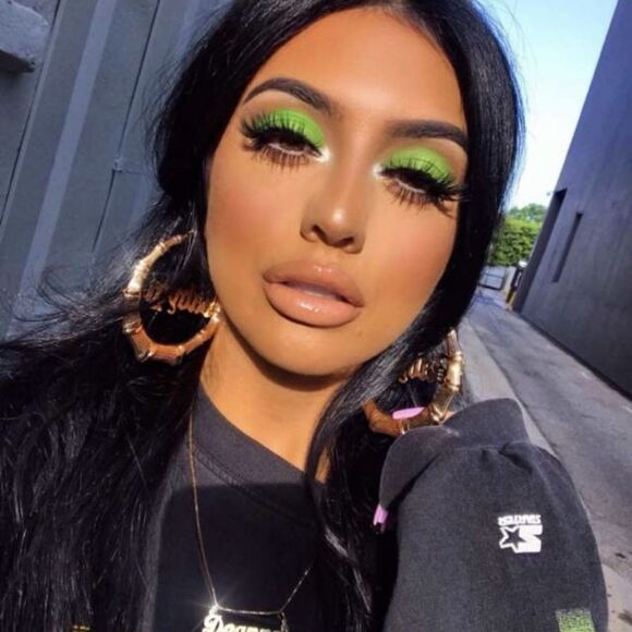 MAC What's The WIFI Neon Green Eyeshadow - Picture 4 of 15